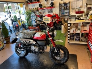 店頭販売中のバイク1